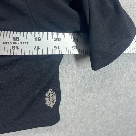 Free People FP Movement Crop Top Womens XS Black Graphic Activewear EUC - Picture 6 of 8